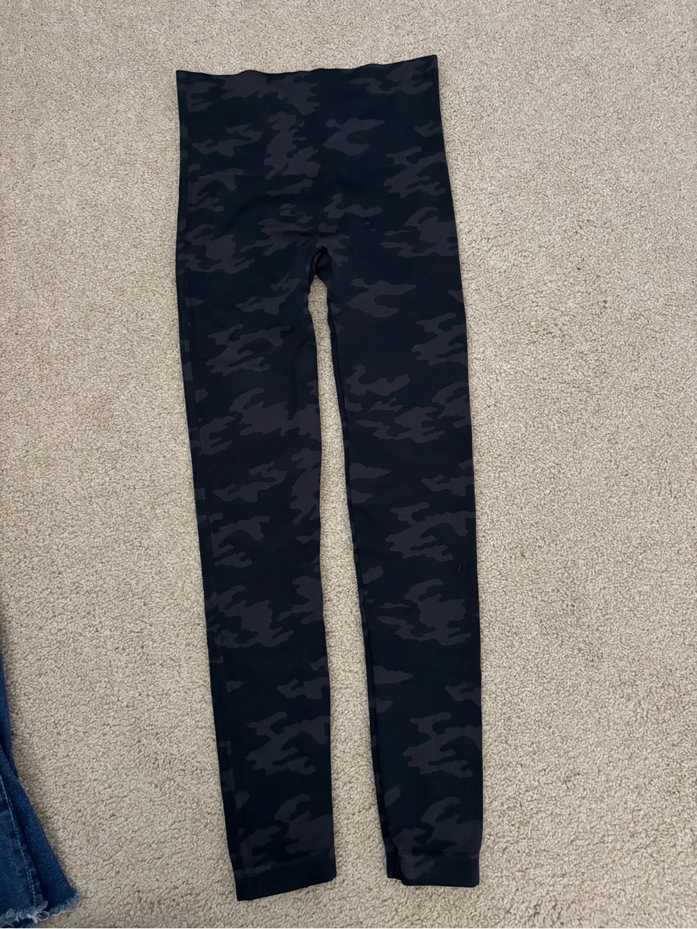Women’s flattering spanx black camo leggings size small.